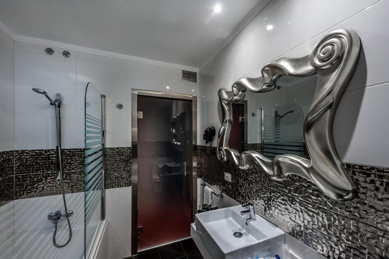 King Room Spa Bath