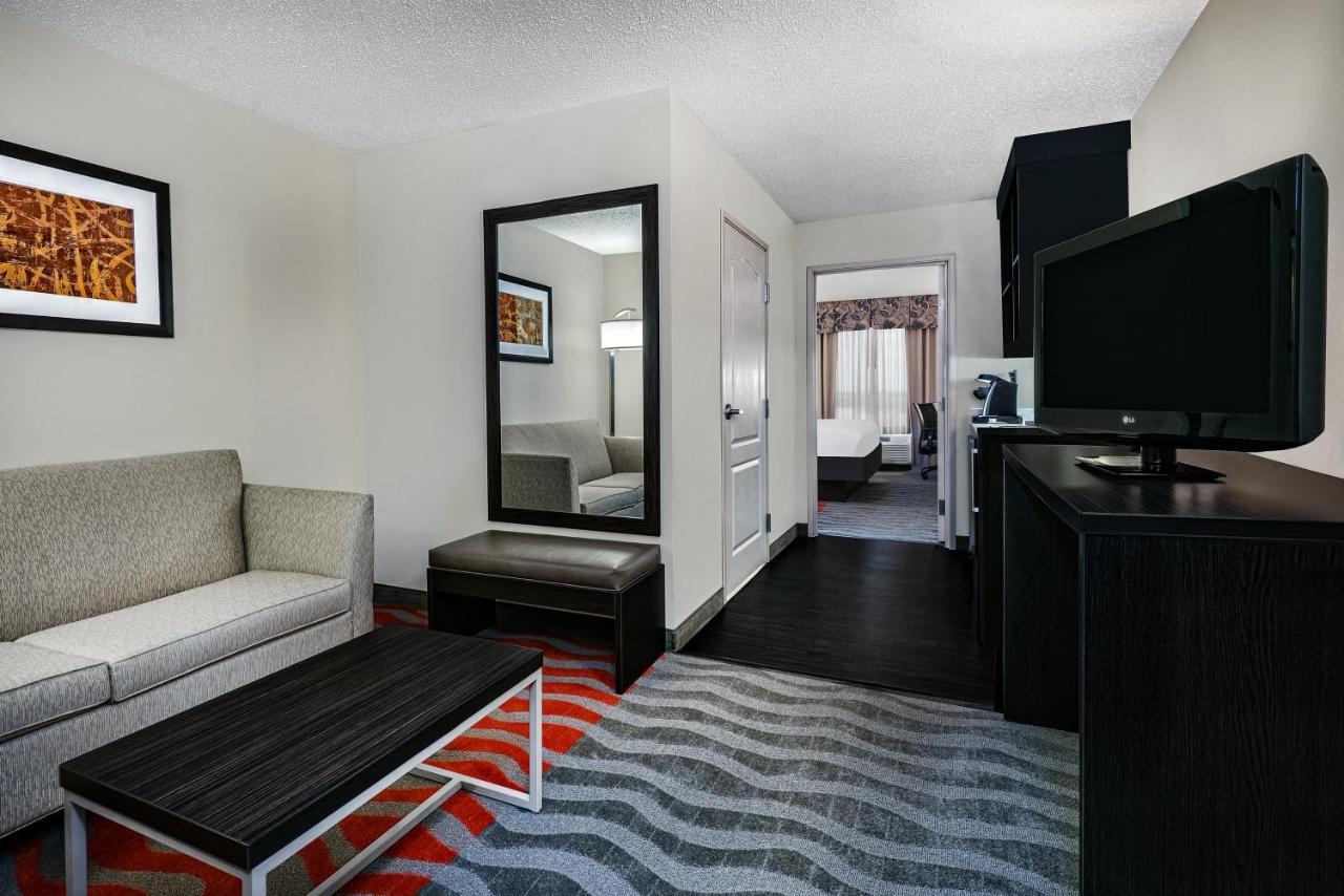 One-Bedroom King Suite