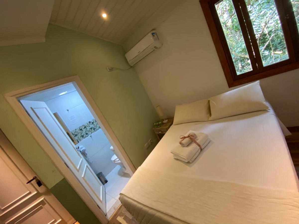 Quarto Duplo Econômico - Cama de Casal - H1