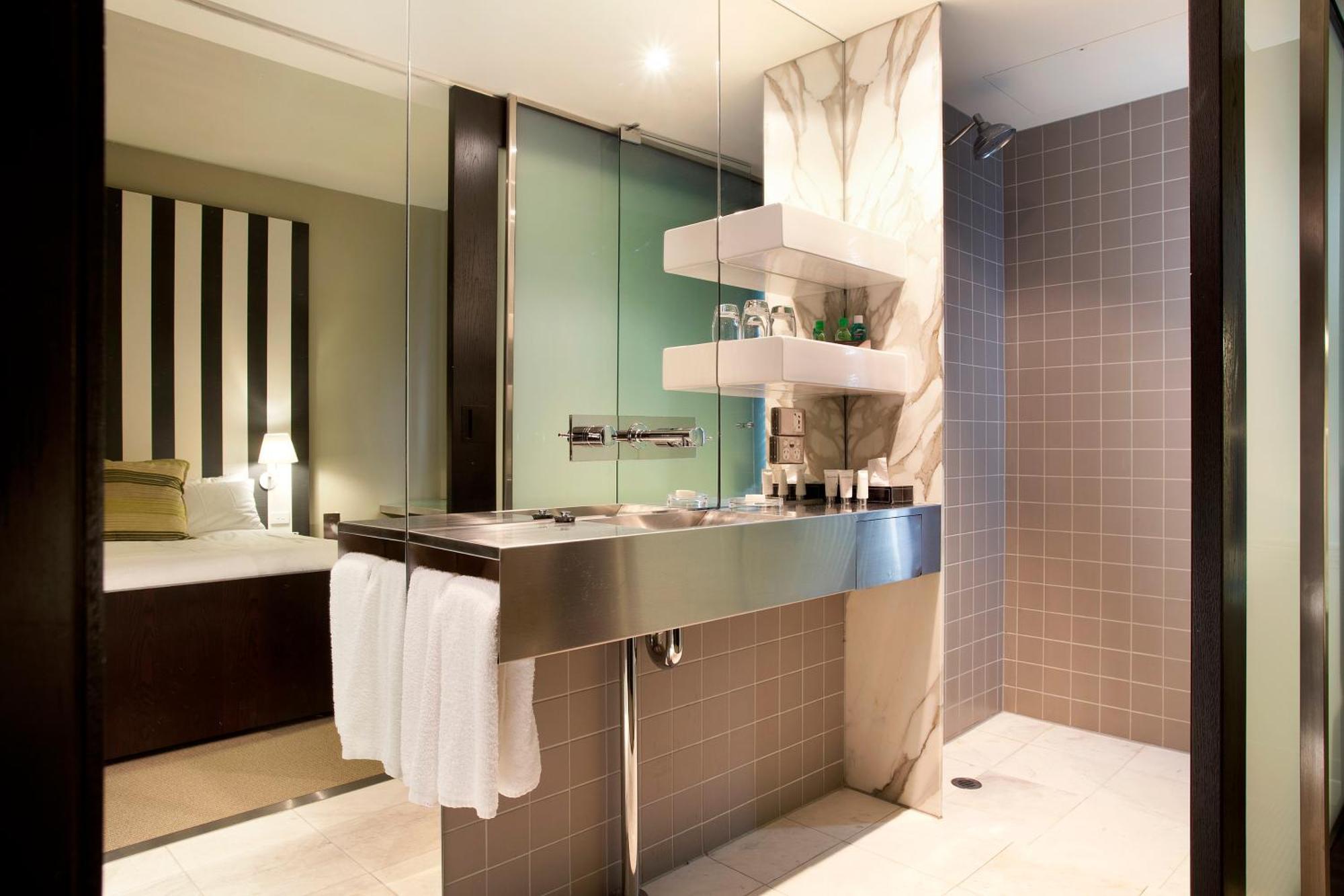 Heritage Room - Queen Bed - Includes Breakfast, Historic Werribee Mansion Tour and Parking