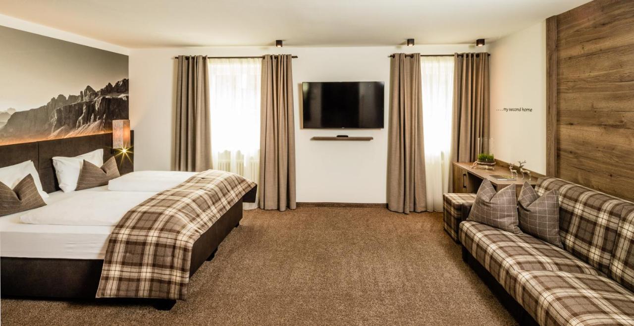 Family Room,1227036164:JPEG