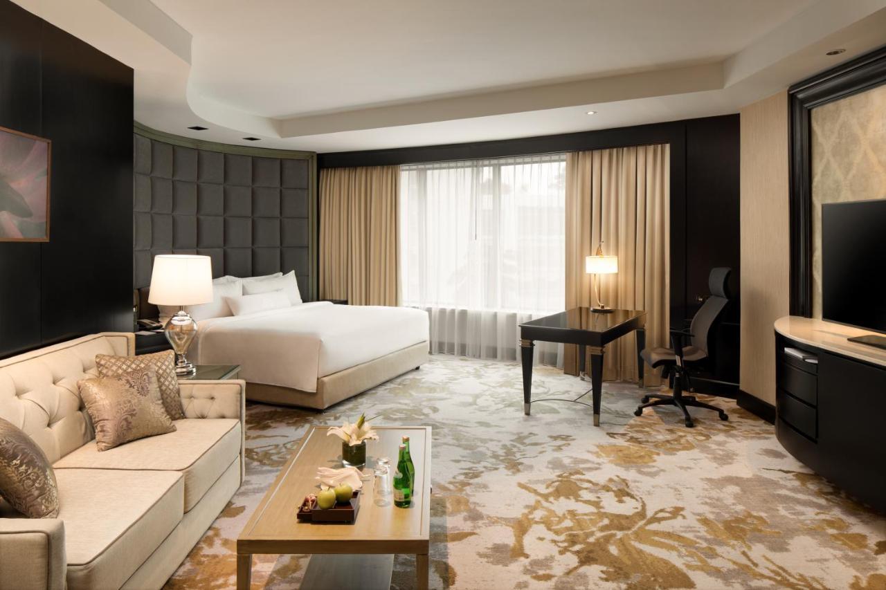 Studio Executive Suite