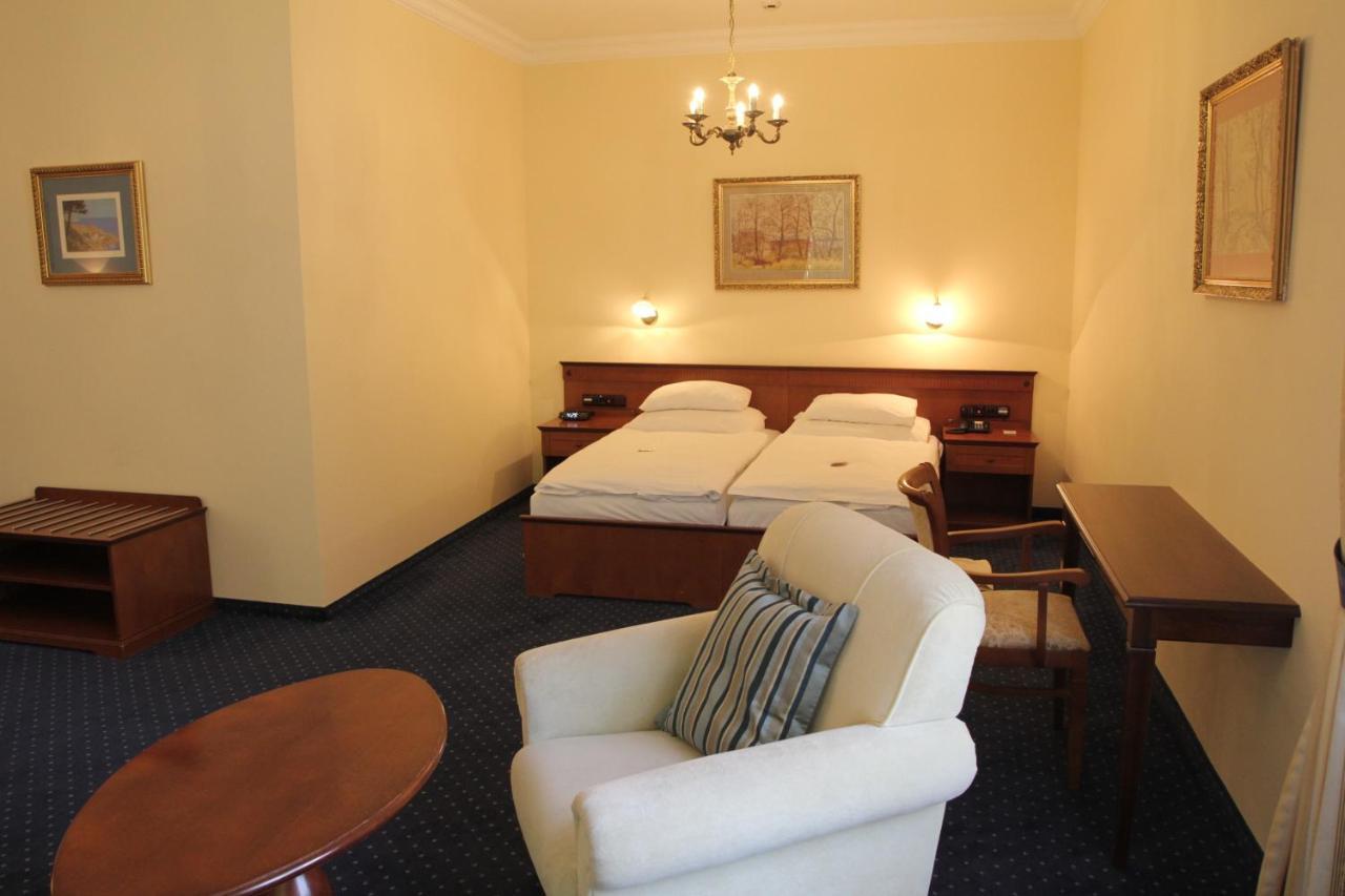 Deluxe Double Room with Pool and Wellness Access