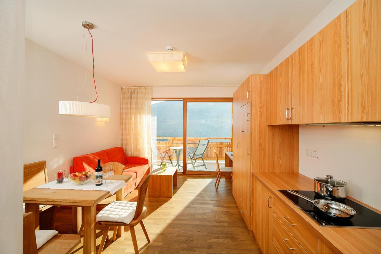 One-Bedroom Apartment Balcony Mountain View,1678673162:JPEG