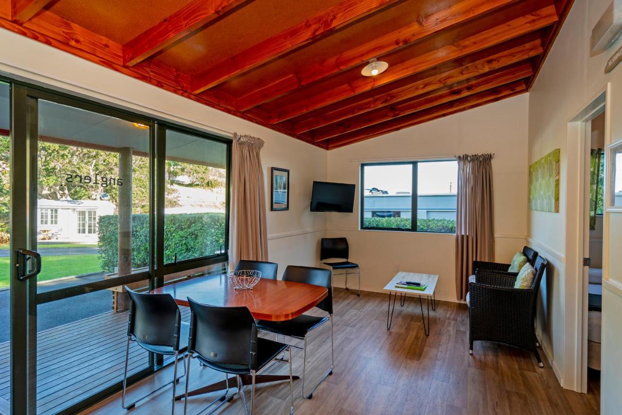 Two-Bedroom Cabin - Shared Bathroom and Toilet
