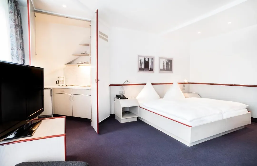 Hennedamm Hotel-1