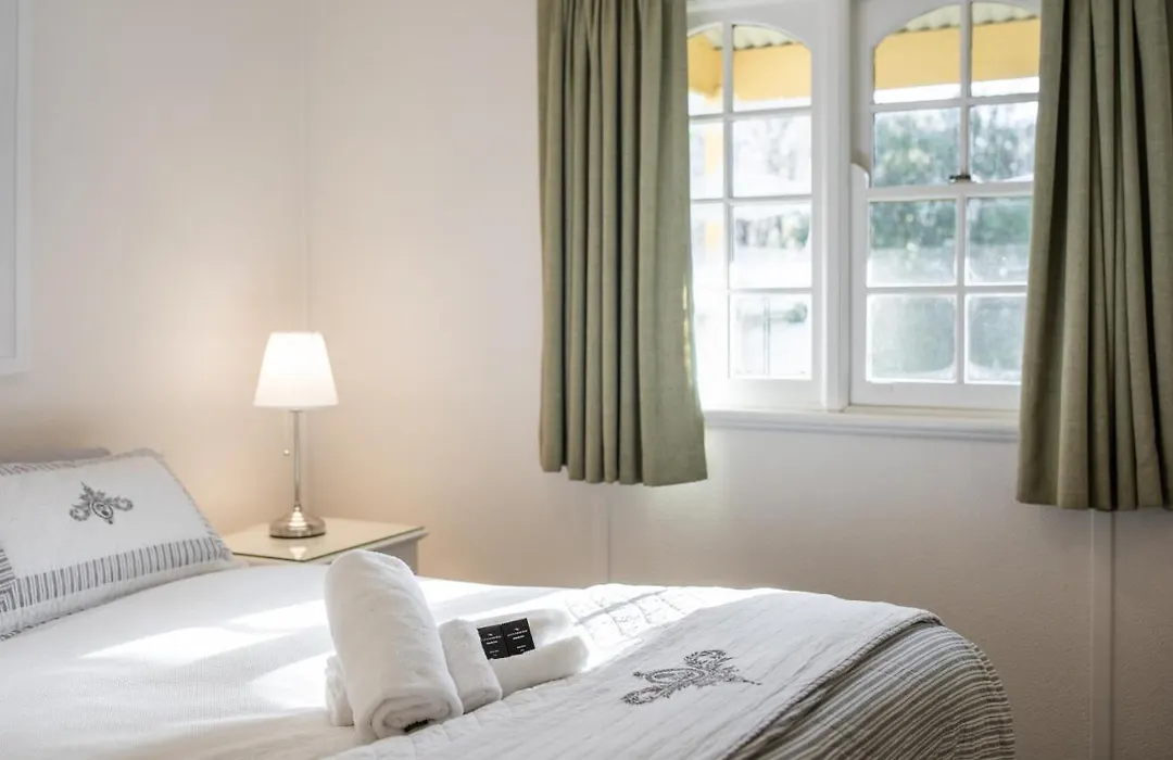 Chestnut Tree Holiday Units-1