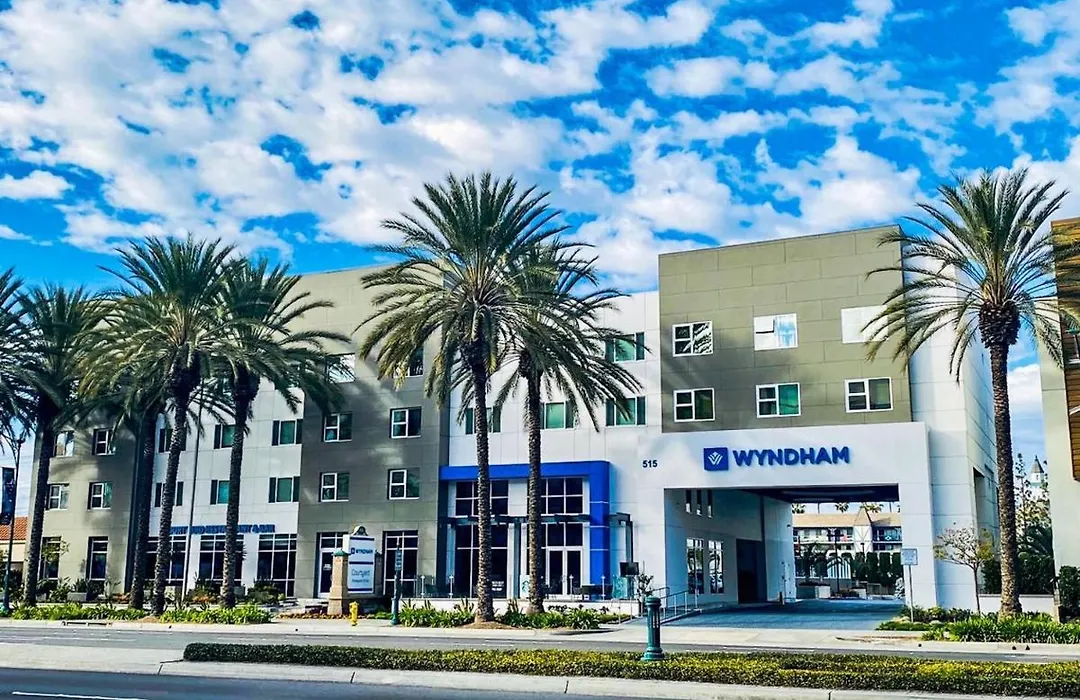 Wyndham Anaheim-1