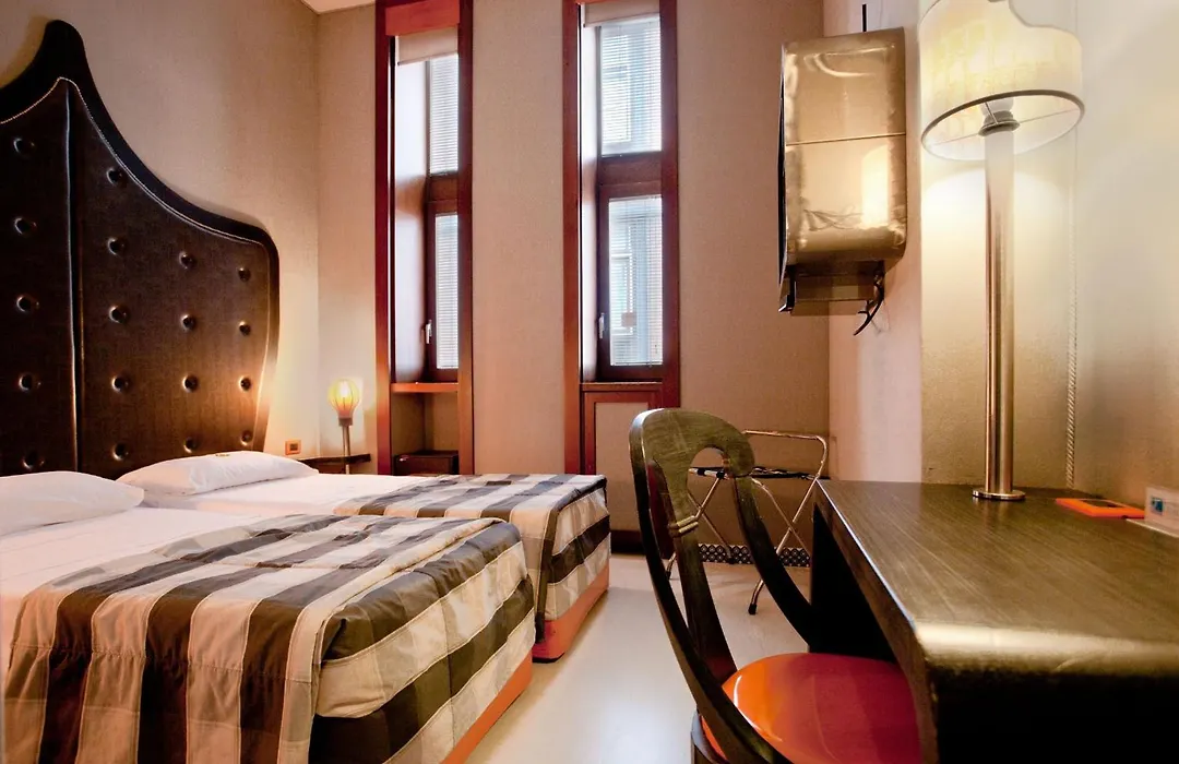 Orange Hotel-1