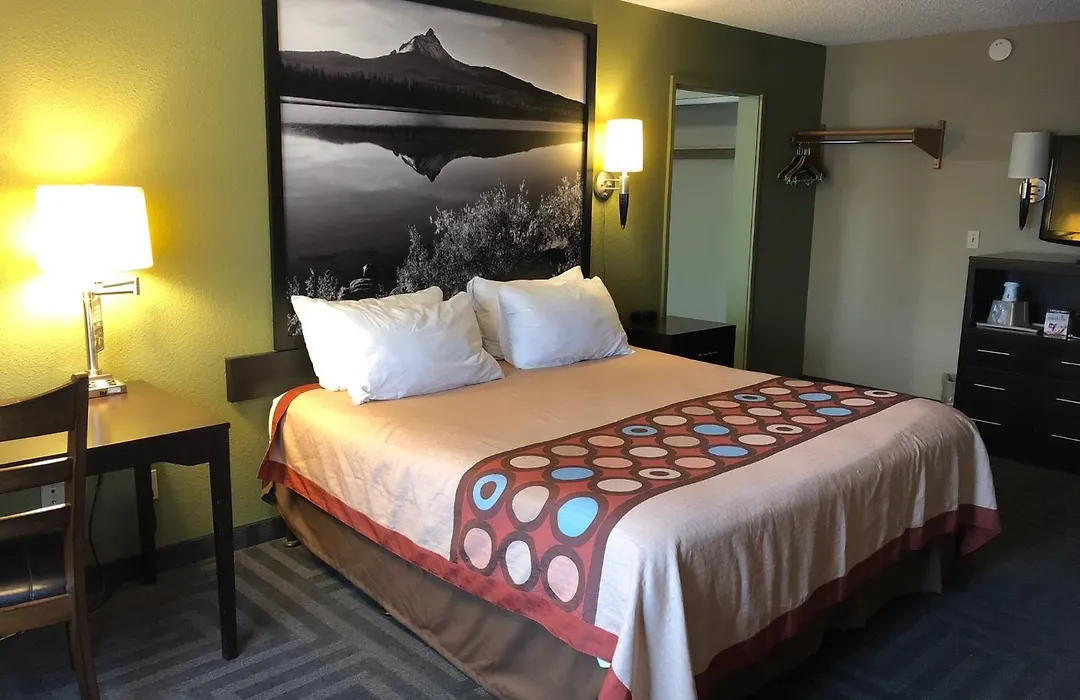 Super 8 By Wyndham Lagrande-1