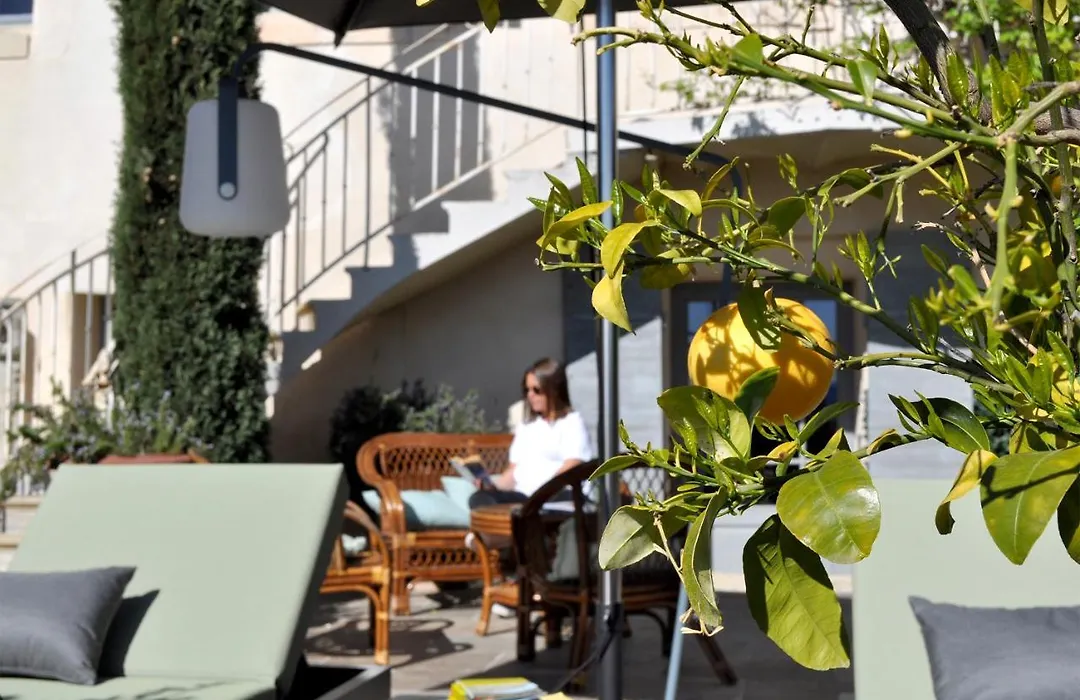 Le Petit Chateau-1