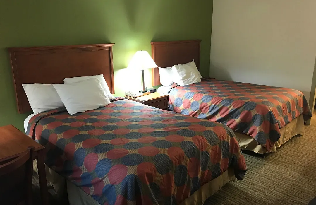 Super 8 By Wyndham Cave City-1