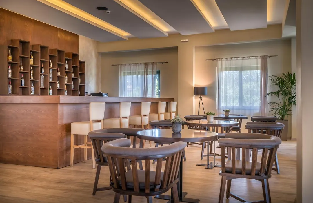 Elegance Luxury Executive Suites - Adults Only-1