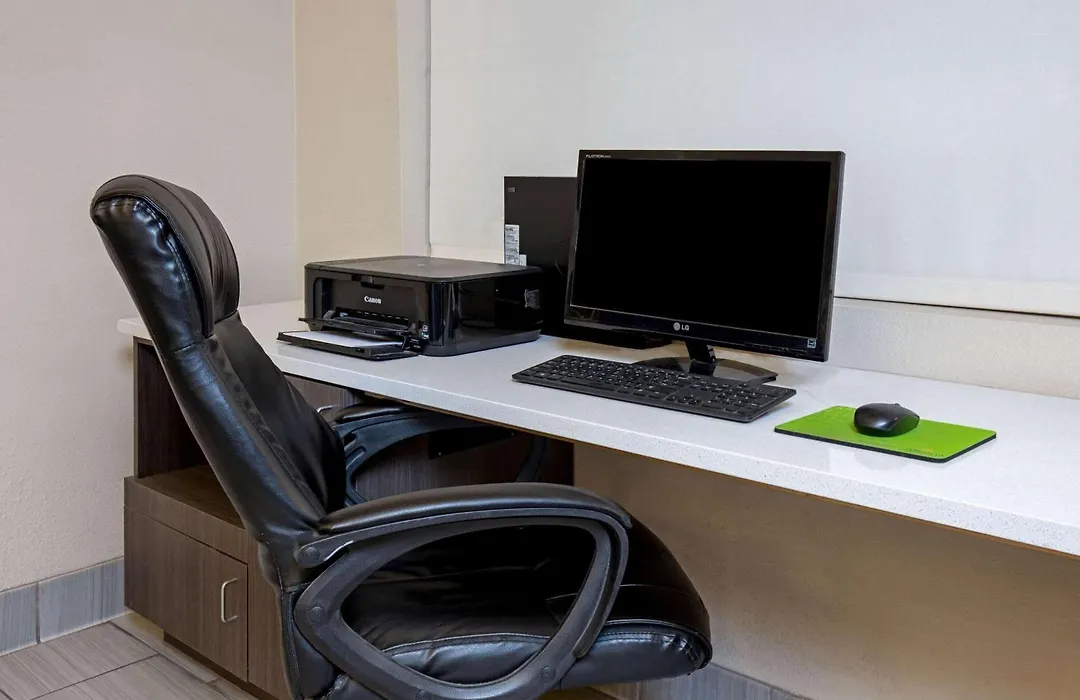 La Quinta Inn & Suites By Wyndham Las Vegas Nellis-1