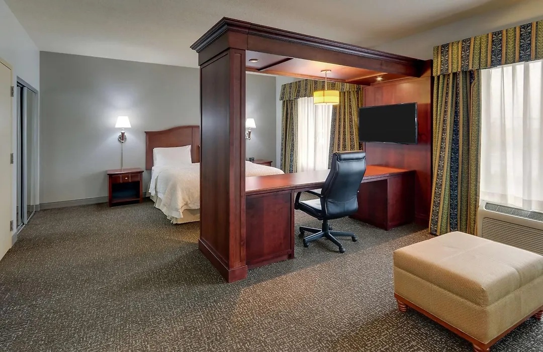 Hampton Inn & Suites Indianapolis-Airport-1
