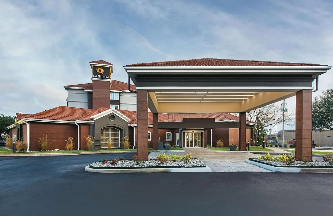 La Quinta Inn & Suites By Wyndham Shreveport Airport-1