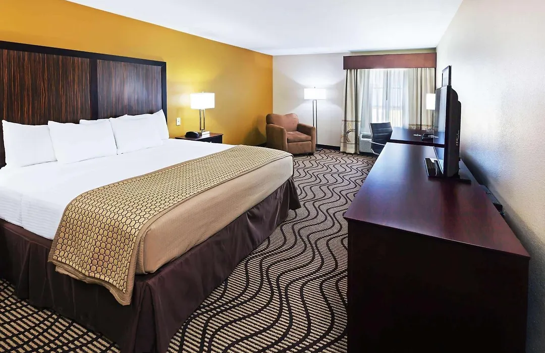 La Quinta Inn & Suites By Wyndham Floresville,Tx-1