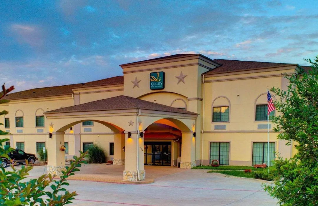 Quality Inn & Suites Glen Rose-1