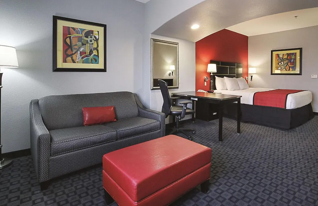 La Quinta Inn & Suites By Wyndham South Dallas - Hutchins-1