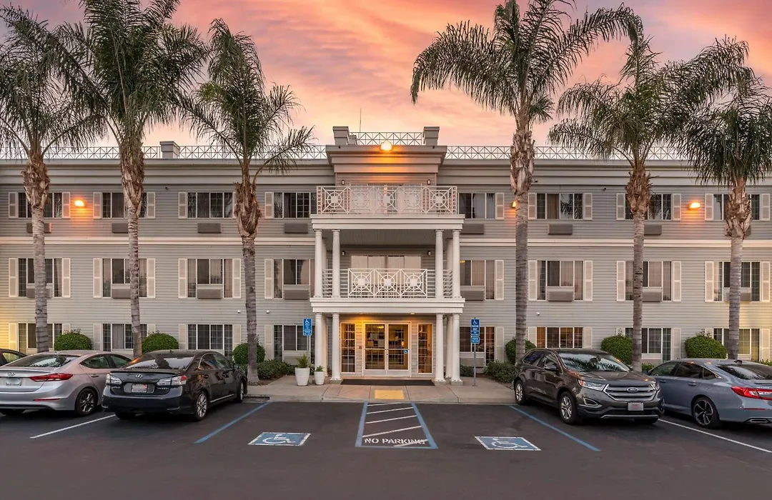 Best Western Luxury Inn-1