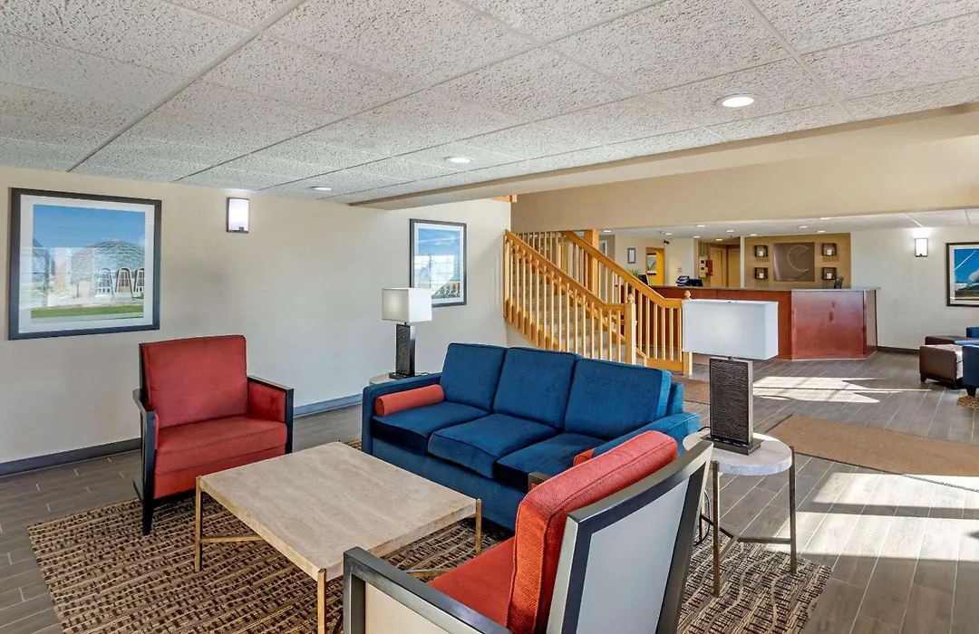 Comfort Inn & Suites Jackson - West Bend-1