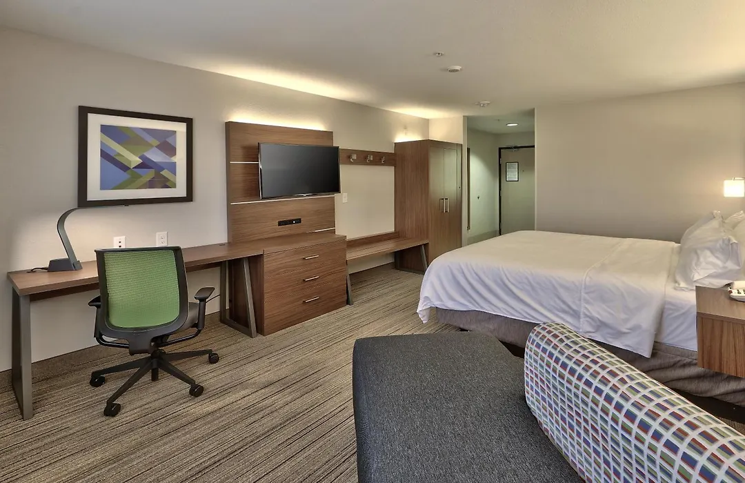Holiday Inn Express & Suites Portales By Ihg-1