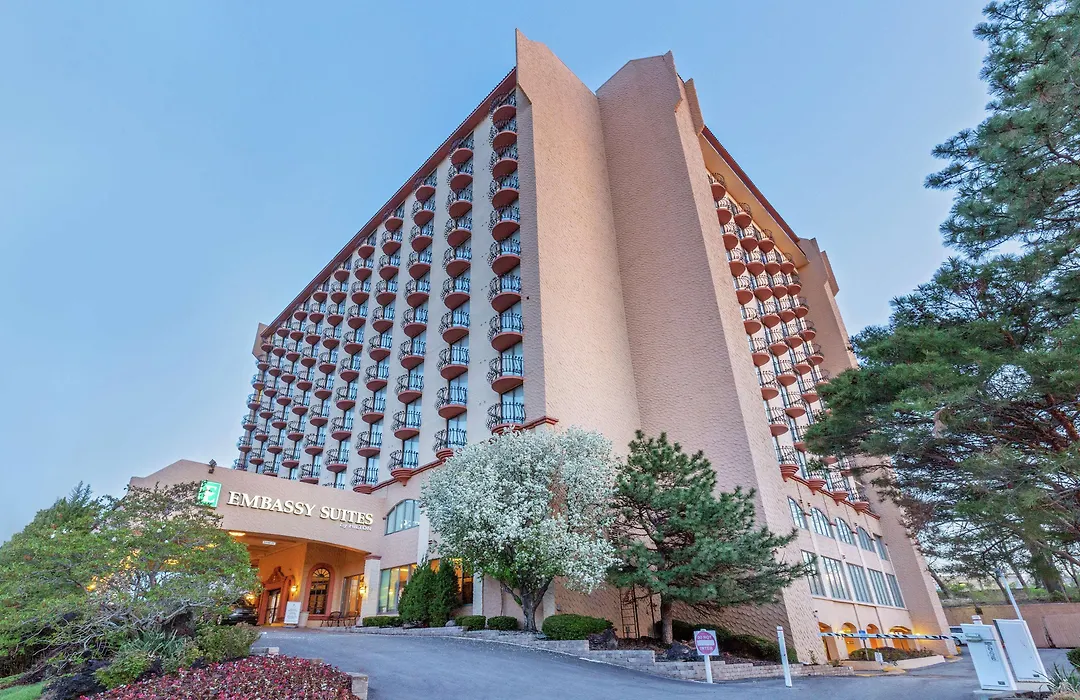 Embassy Suites By Hilton Kansas City Plaza-1