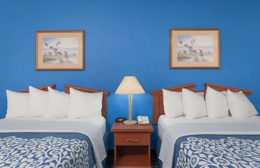 Days Inn & Suites By Wyndham Cambridge-1
