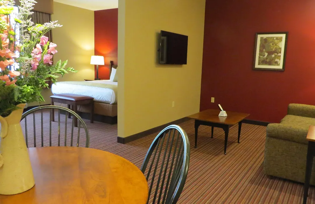 Best Western Plus Dutch Haus Inn And Suites-1