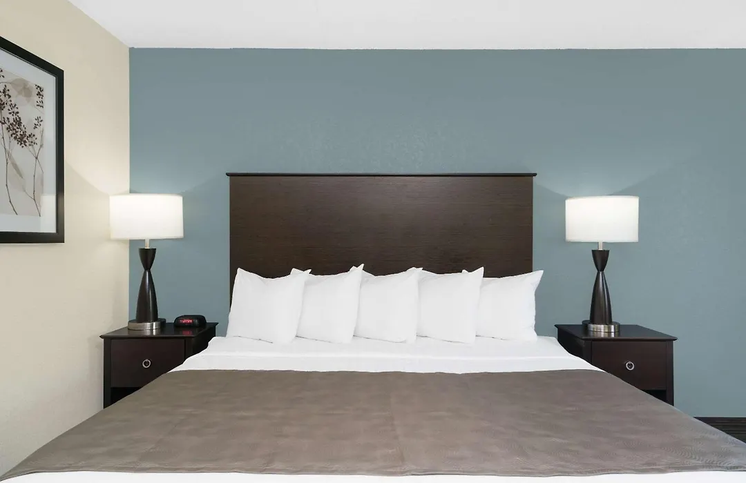 Baymont By Wyndham Owatonna-1