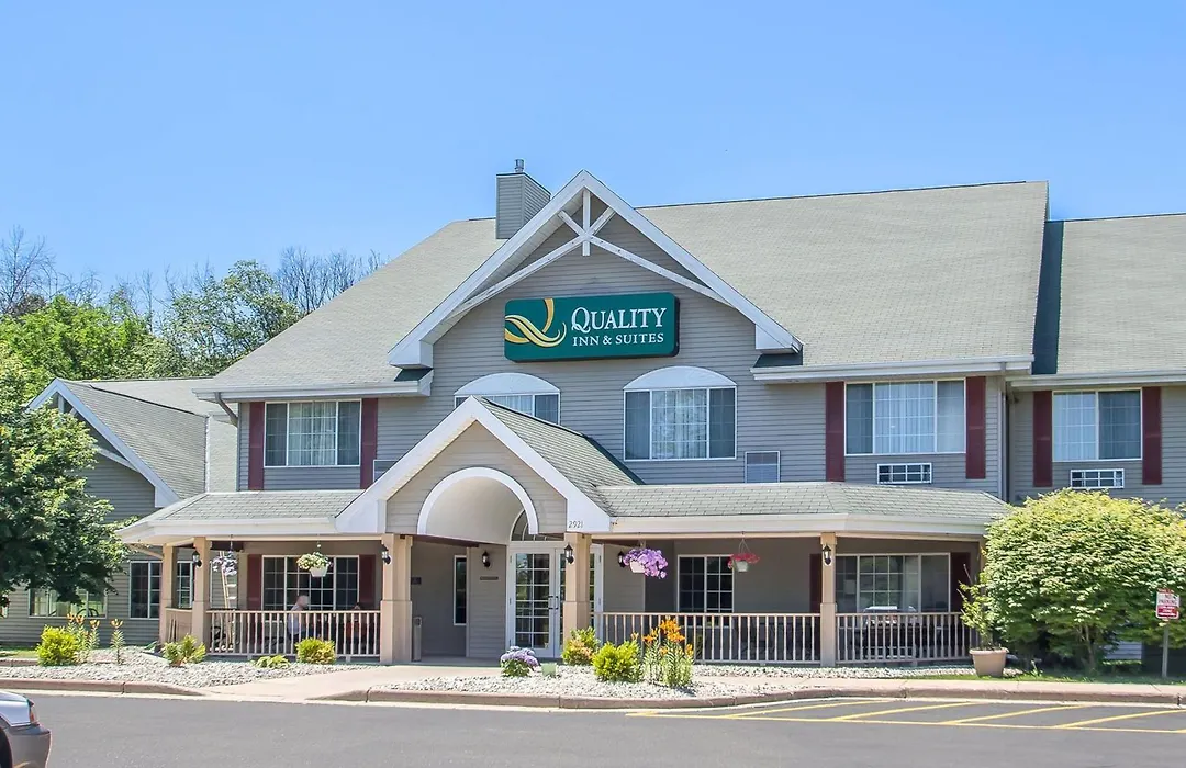 Quality Inn & Suites East Troy I-43-1