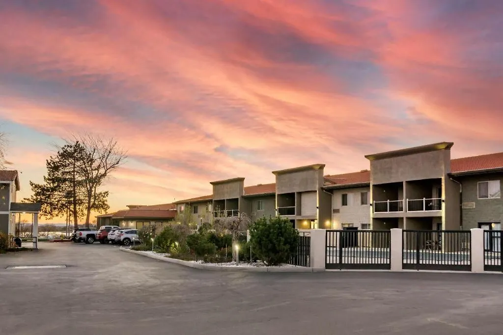Best Western Plus Lake Front Hotel-1