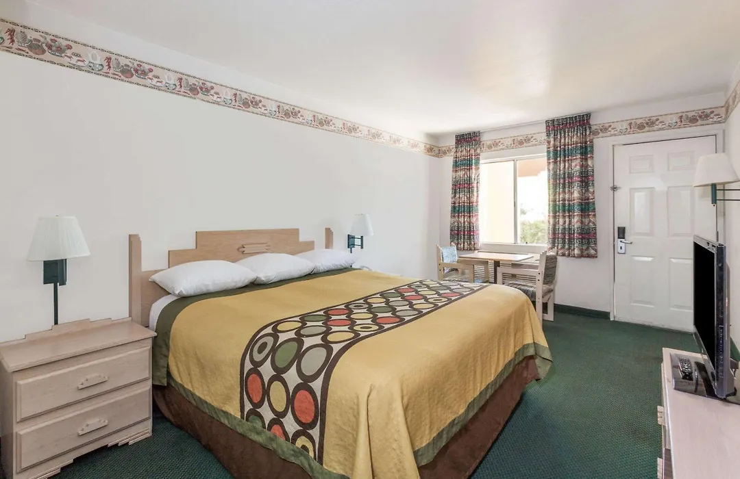 Super 8 By Wyndham Cottonwood-1