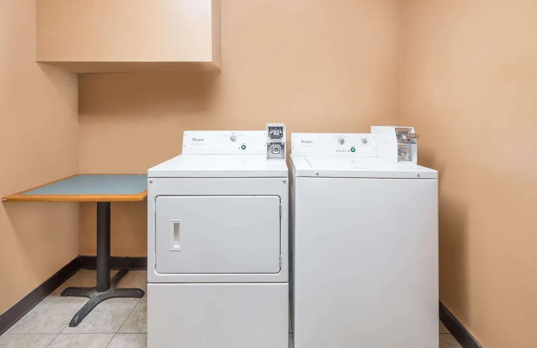 Days Inn By Wyndham Kirksville-1