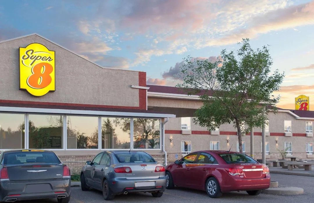 Super 8 By Wyndham Brandon Mb-1