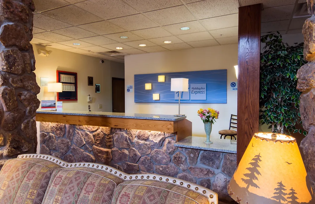 Comfort Inn & Suites Mt Rushmore-1