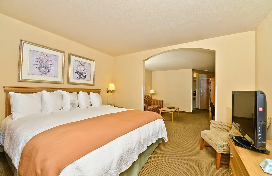 Best Western Plus Caldwell Inn & Suites-1