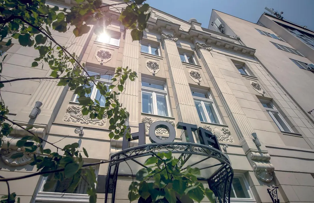 Public House Hotel-1