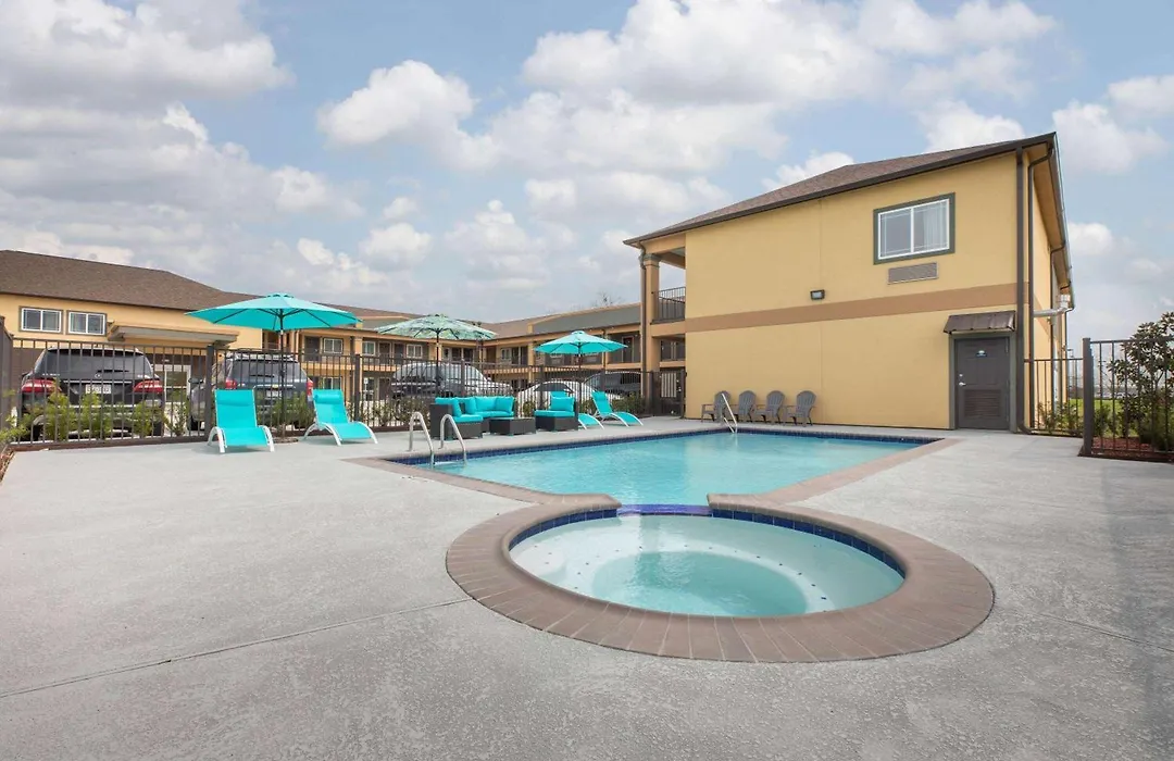 Days Inn & Suites By Wyndham La Porte-1