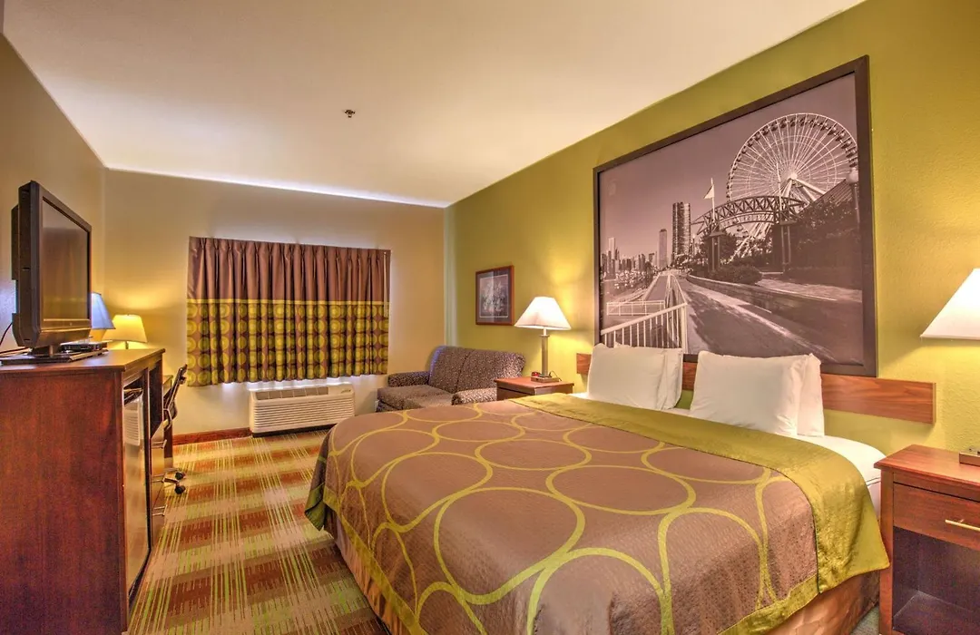 Super 8 By Wyndham Waterloo-1