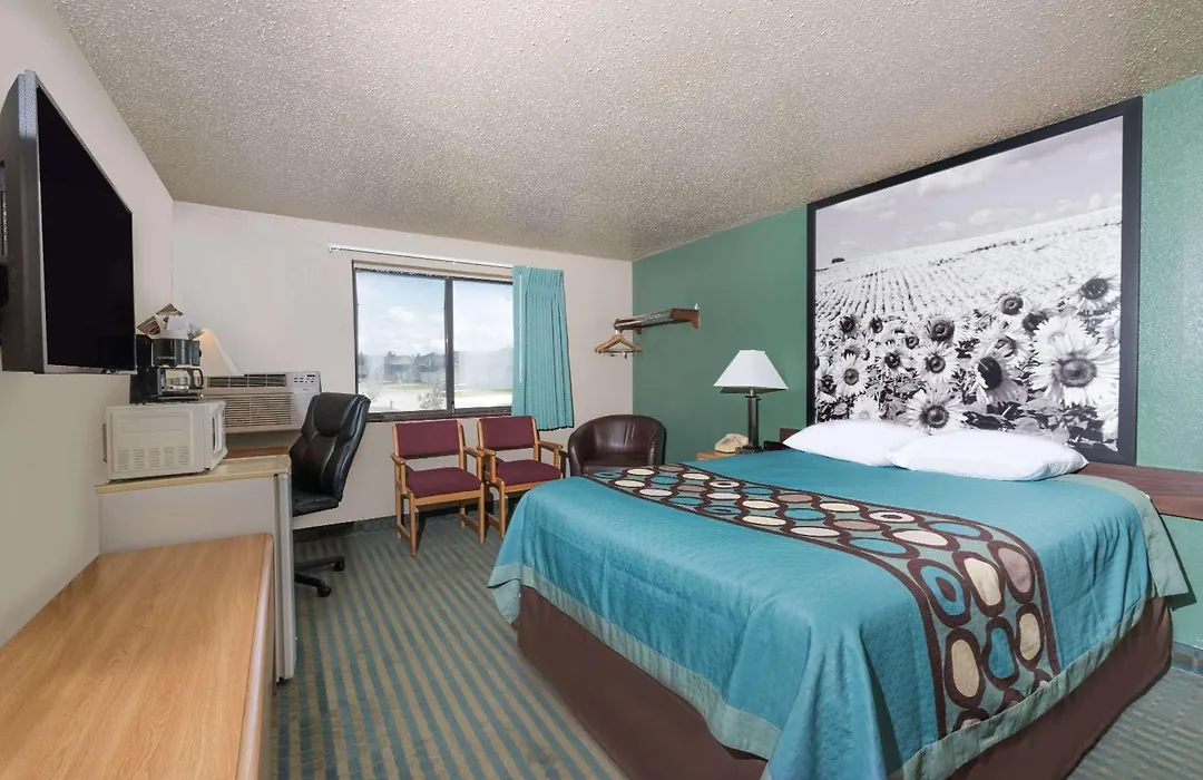 Super 8 By Wyndham Devils Lake-1