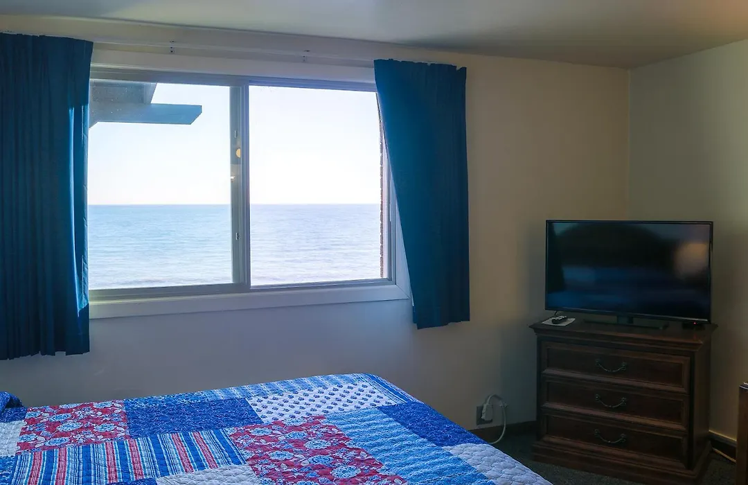 Lighthouse Inn - Two Rivers-1