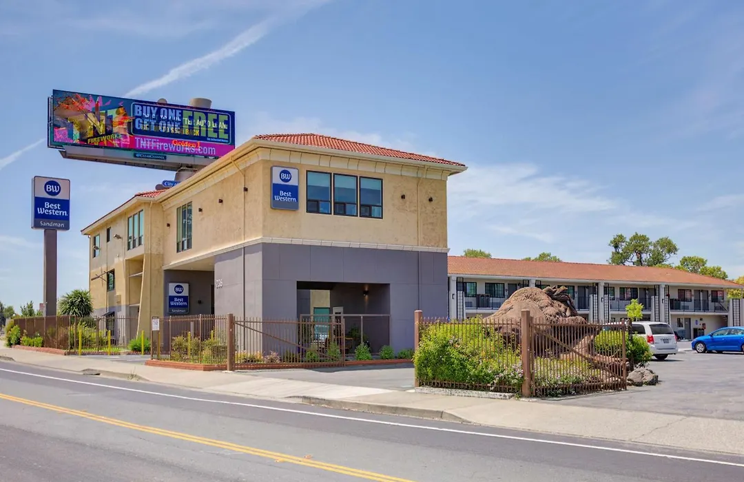 Best Western Sandman Hotel-1