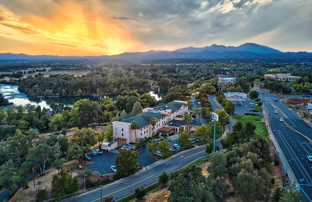 Hilton Garden Inn Redding-1