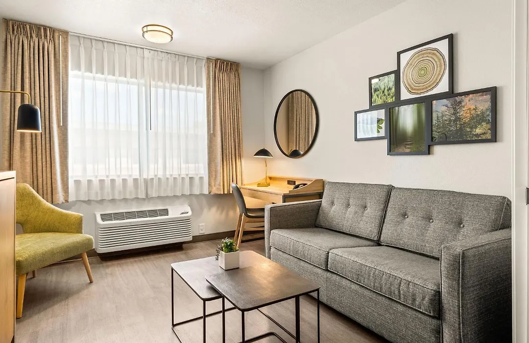 Oxford Suites Redding-1