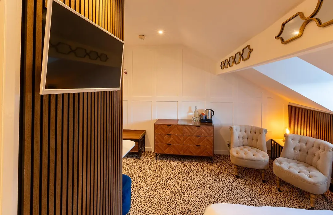 Holly Lodge Guest House With Free Off Site Health Club-1