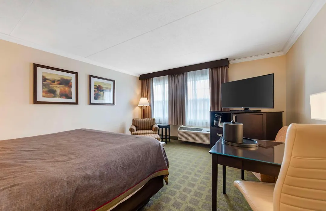 Best Western Plus White Bear Country Inn-1
