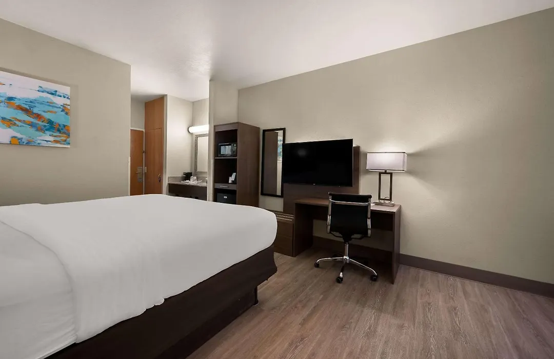 Comfort Inn & Suites Fenton-1