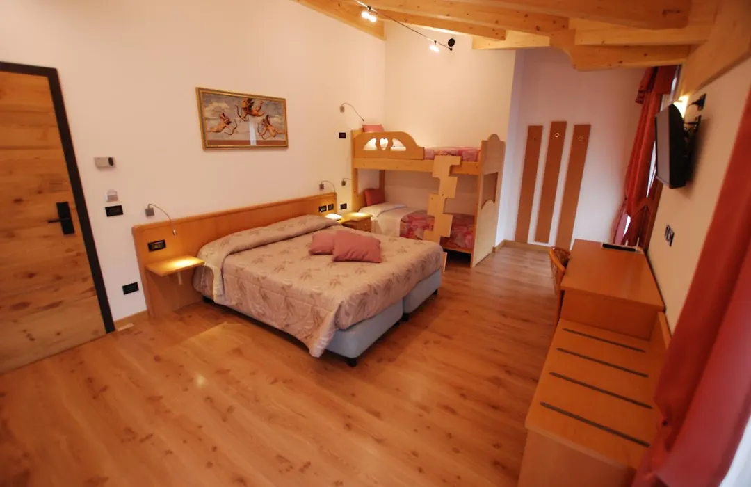 Hotel Chalet Alaska-1