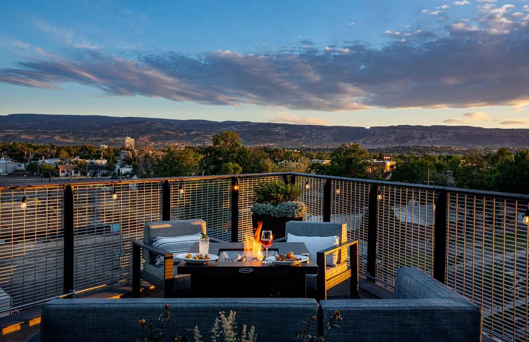 Hotel Maverick-1